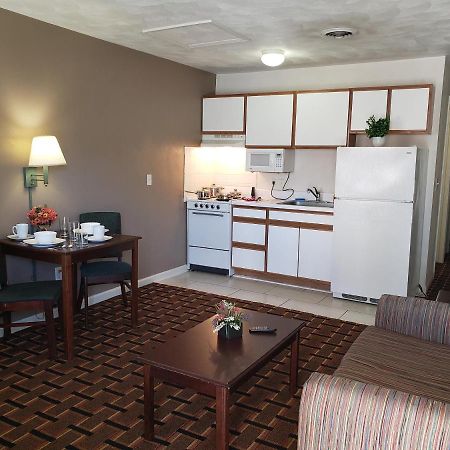 Affordable Suites Бёрлингтон Экстерьер фото