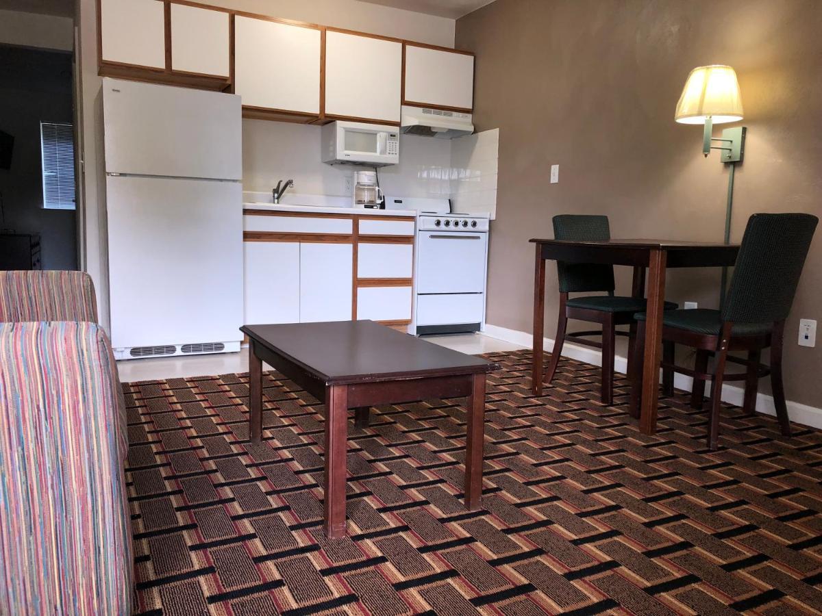 Affordable Suites Бёрлингтон Экстерьер фото